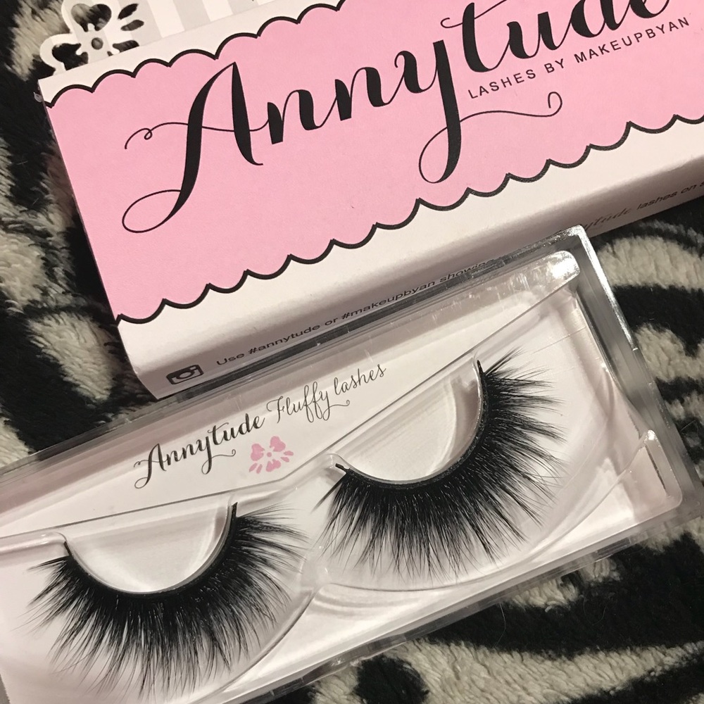 Annytude Lashes in the style, “Fluffy”